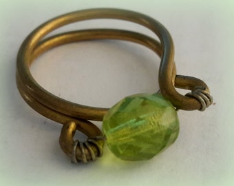 Vintage Brass and Peridot Glass Ring, Peridot Ring, Vintage Rings, Green Stone Rings, Wire Wrap Rings, Brass Rings