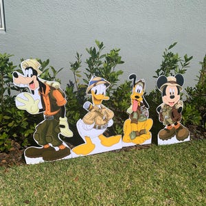 Recorte de espuma de Mickey Safari hecho a mano: decoración para fiestas