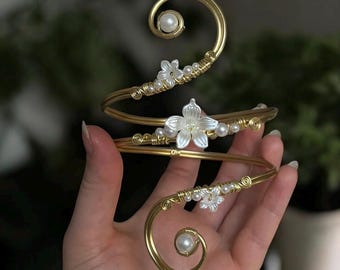 Arm Cuff oro con fiori e perle