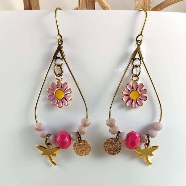 Boucles d'oreilles marguerite rose avec perles en verre et breloques libellule