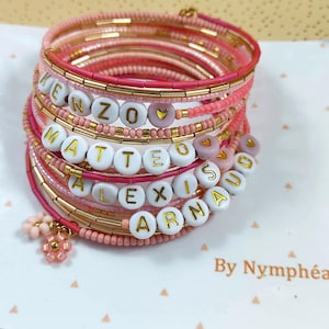 Bracelet prénom personnalisé en perles roses et dorées – Bijou fantaisie ajustable – Cadeau unique avec message