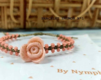 Bracelet tissage macramé, perles en verre et rose pailletée