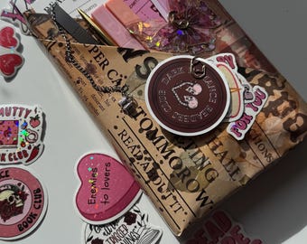 Cita a ciegas romántica picante / Libro con vida anterior / Caja misteriosa de BookTok / Set de regalo literario personalizado