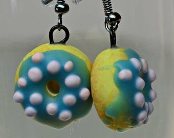 Donut oorbellen voedsel oorbellen, polymeerklei, oorbellen, blauwe Donut oorbellen, Kawaii, leuke oorbellen, oorbellen voor bakkers, donuts, schattige oorbellen