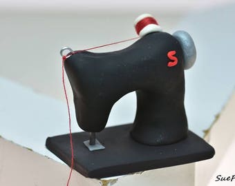 Sewing Machine Figurine, Fashion Doll Sewing Machine, 1:6 scale, Seamstress Gift, Cake Topper, Sewing Machine Ornament, Polymer Clay, Mini