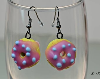 Donut oorbellen voedsel oorbellen, polymeerklei, oorbellen, roze Donut oorbellen, Kawaii, leuke oorbellen, oorbellen voor bakkers, donuts, schattige oorbellen