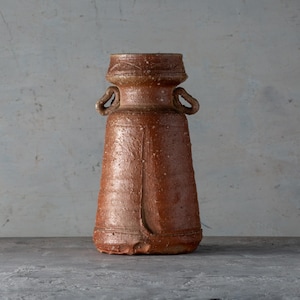Japansk inredning Hanaire Hanaike Kabin Shigaraki Ware Ko-Iga Style dubbelhandtagsvas av Ryuzan Yamamoto 1970-tal vintage