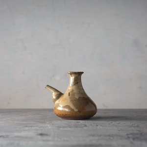 Tokkuri Sake Bottle Shino-yaki Syuki Shodai-yaki Sake Cup Flask – Traditional Japanese Pottery from Kumamoto