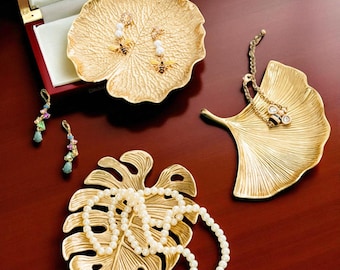 Bandeja para anillos en tono dorado: organizador de joyas para anillos, aretes, pulseras y collares, elegante expositor y regalo para ella.