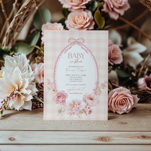 Uitnodigingssjabloon Baby in bloei Pink Bow Flowers voor meisjes Gingham Coquette-thema bewerkbare gratis canvas uitnodiging