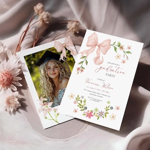 Carte à retenir pour l'obtention du diplôme d'études secondaires avec un noeud rose et fleurs sauvages, modèle Canva modifiable gratuit à imprimer