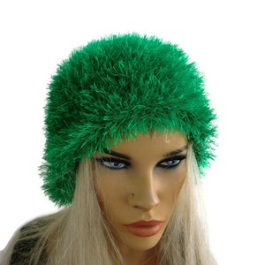 Hand-Knit Kelly Green Furry Roll Hat: Soft Winter Accessory