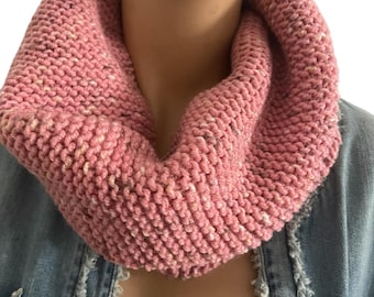Handgestrickter Loop Schal in Rosa