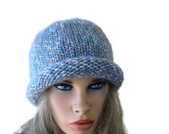 Handgestrickte Rollrandmütze: Unisex Stahlblau/Taupe Mütze