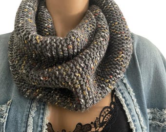 Handgestrickter Loop Schal aus Steingrauer Wolle-Mischung Kaschmir