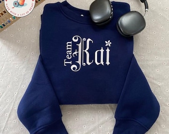 Leesgrage 'Team Kai'-sweatshirt, geïnspireerd door Fearless van Lauren Roberts, Fantasy Romance cadeau, merchandise van Romantasy-fans, gezellige donkere academische sweater