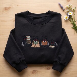 Sudadera del Club de Lectura de Mothman, Regalo Bordado para Ratón de Biblioteca Críptido, Sudadera Divertida para Lectores Monstruosos, Ropa Gótica para Literarios