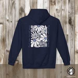 Bluza z kapturem w kwiaty w stylu boho vintage z mocnym cytatem „Posadź nadzieję, zbierz pokój”. Bluza z kapturem z motywem dzikich kwiatów, nadruk z tyłu, idealny prezent dla miłośnika natury Navy