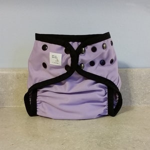 Cubierta grande del pañal PUL con carteles de pierna- 20 a 30 libras- Lila- 23021