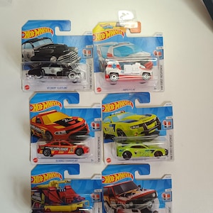 Hot wheels lot of 6 cars, first response, treasure hunt