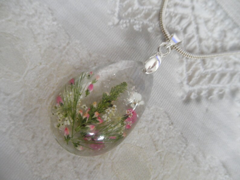 Perseverance Pink Veronica Queen Anne/'s Lace Plumosa Fern Encased In Glass Pressed Flower Teardrop Pendant-Symbolizes Faithfulness Peace