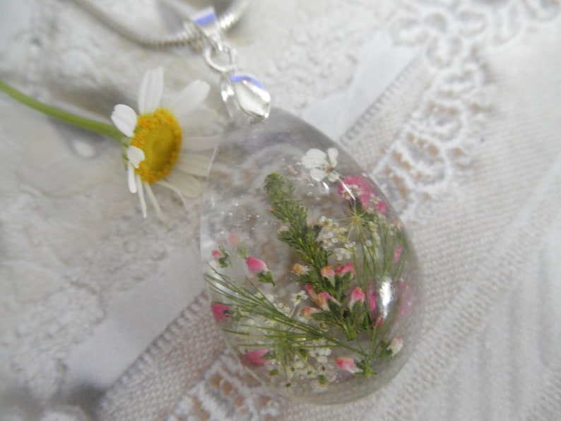 Perseverance Pink Veronica Queen Anne/'s Lace Plumosa Fern Encased In Glass Pressed Flower Teardrop Pendant-Symbolizes Faithfulness Peace