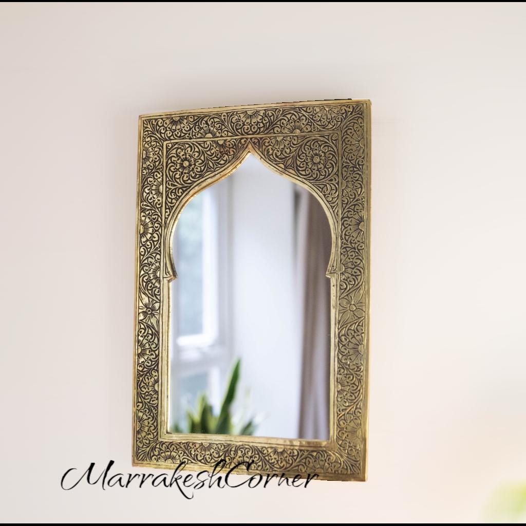 モロッコ　装飾的アーチ型壁掛けミラー モロッコ風アーチ型壁掛けミラー：華やかな金彩のイスラム美術装飾