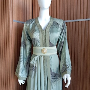 Handmade Takchita Wedding Outfit, Handcrafted Caftan Nikah Embroidery, chic caftan for women, wedding dress, Moroccan Takchita Dress, Henna