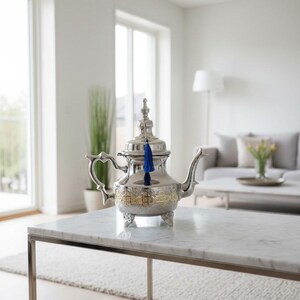 Marokkanische Teekanne aus Messing mit Gravuren | Handgefertigtes Vintage-Design | Tolles Geschenk für Teeliebhaber