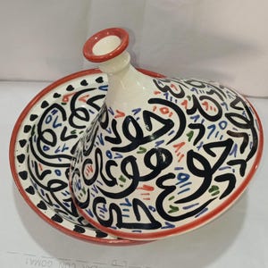 Crafted from natural clay, our eco-friendly ceramic tagine supports sustainable cooking and traditional craftsmanship. Sustainability meets tradition: our ceramic tagines are handmade using natural materials for a greener kitchen.