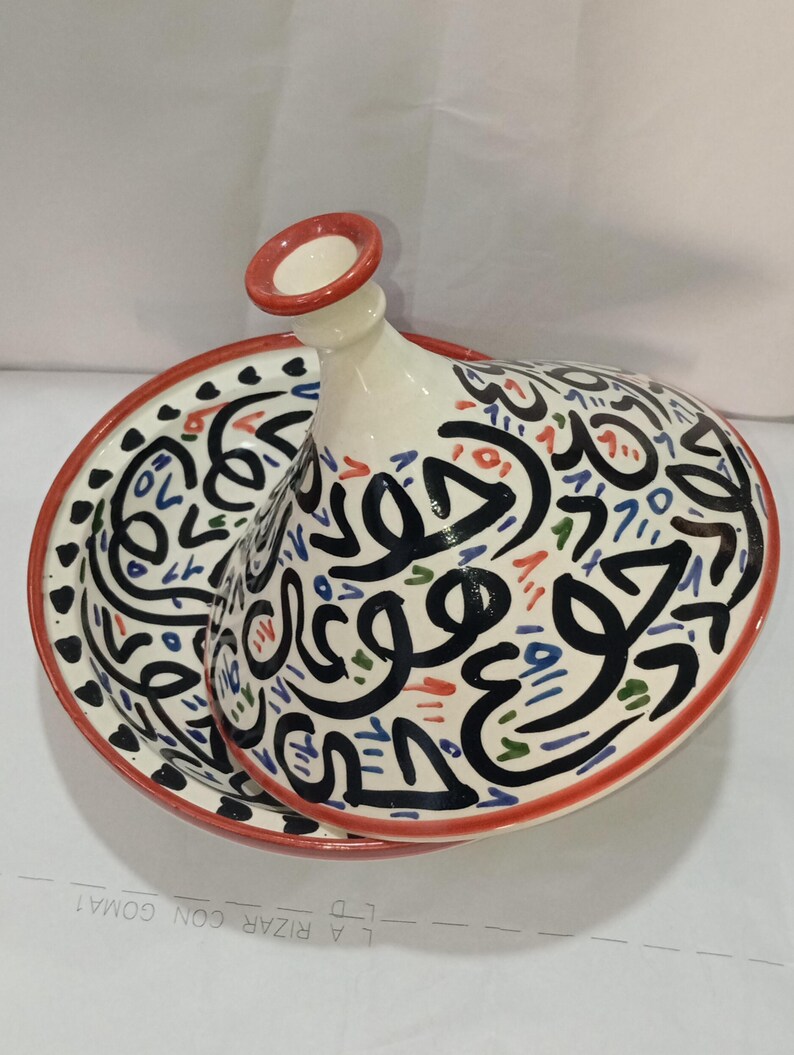 Crafted from natural clay, our eco-friendly ceramic tagine supports sustainable cooking and traditional craftsmanship. Sustainability meets tradition: our ceramic tagines are handmade using natural materials for a greener kitchen.