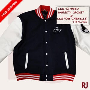Chaqueta universitaria personalizada para hombre, mangas de cuero y parches bordados. Chaqueta universitaria de fútbol personalizada con letras, azul marino y blanco.