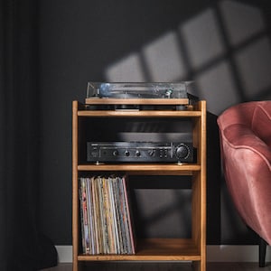 Plattenspieler Regal & Vinyl Schrank aus Massivholz, Retro Stereo Möbel, Schallplattenregal, Konsole für LPs, handgefertigt Vintage