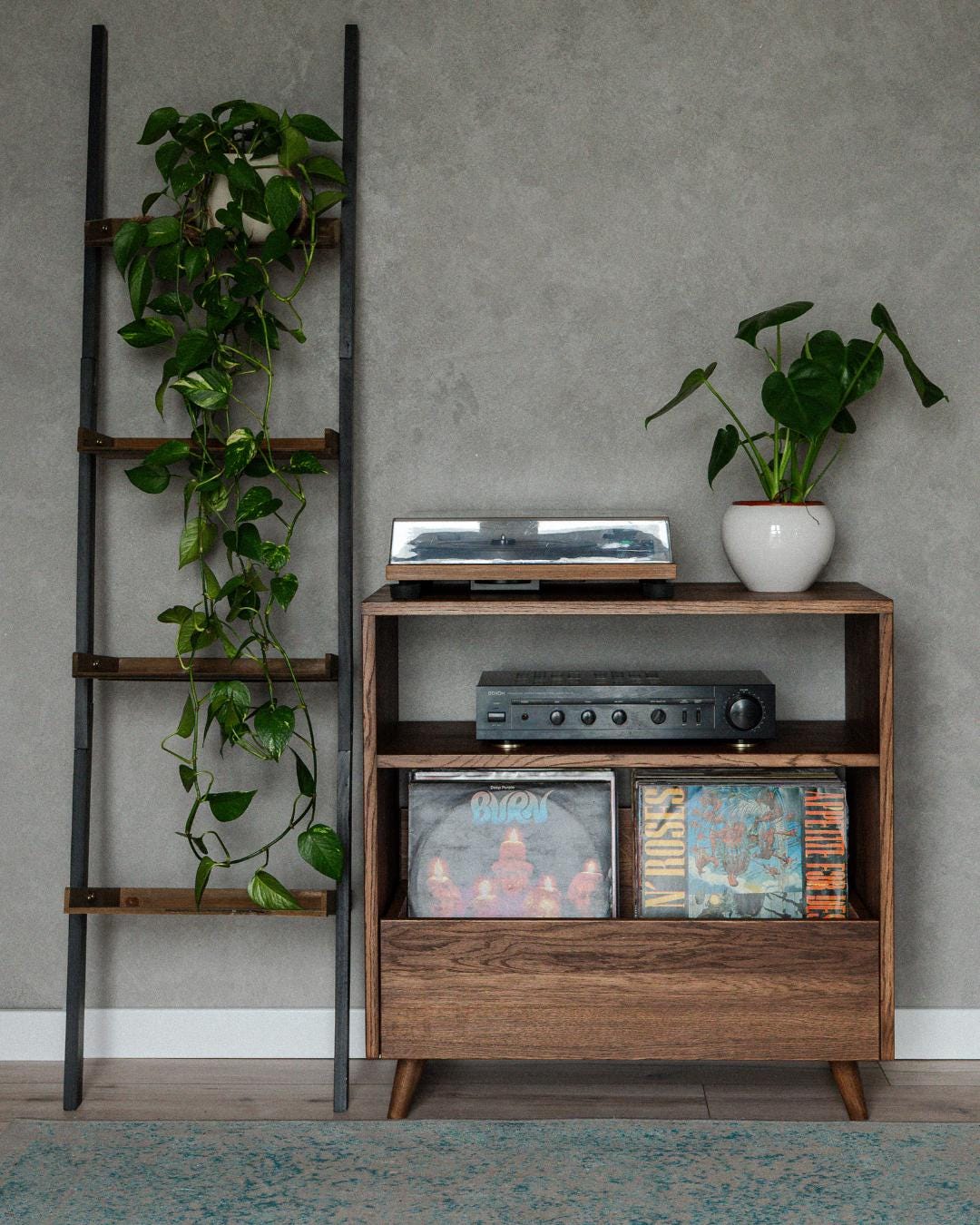 Mobile giradischi rovere premium, mobile vinile esclusivo, mid-century modern, mobile TV legno, rack vinili, giradischi in legno massello