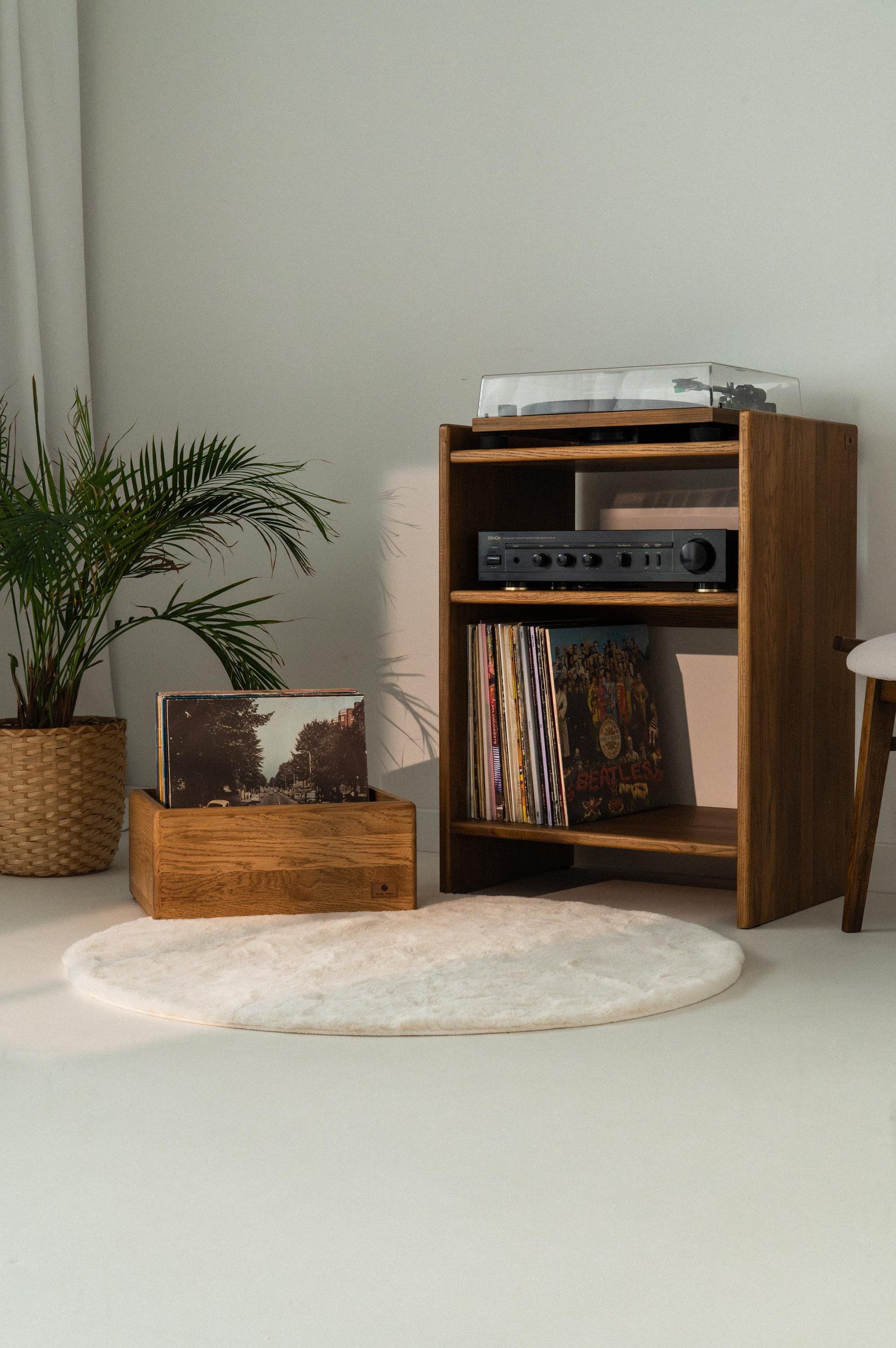 Mobile giradischi rovere premium, mid-century modern, rack vinili, mobile vinile esclusivo, mobile TV legno, giradischi in legno design