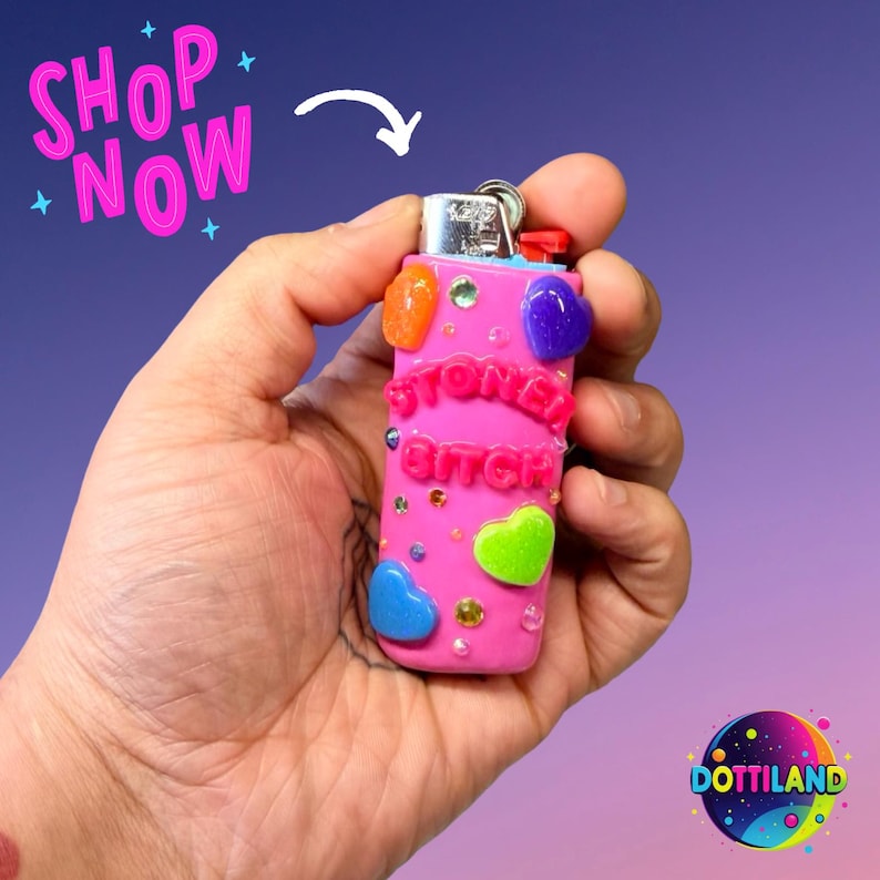 NEW Full-Color Pink ‘Stoner B*tch’ BIC Lighter Case | Hand Sculpted With Polymer Clay | Kawaii Accessories Bild 1