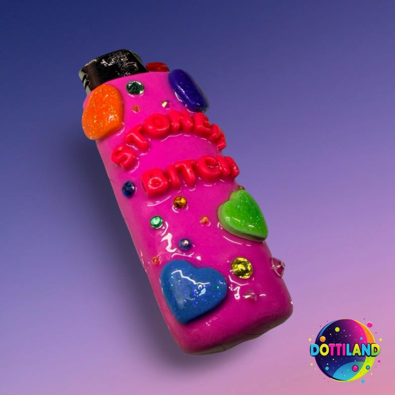 NEW Full-Color Pink ‘Stoner B*tch’ BIC Lighter Case | Hand Sculpted With Polymer Clay | Kawaii Accessories Bild 4