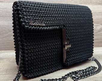 Zwarte gebreide clutch: handgemaakte minischoudertas van polypropyleen touw