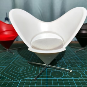 1/6 Scale Heart-Shaped Doll Chair - Miniature Designer Furniture for 12-inch Dolls