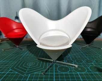 1/6 Scale Heart-Shaped Doll Chair - Miniature Designer Furniture for 12-inch Dolls