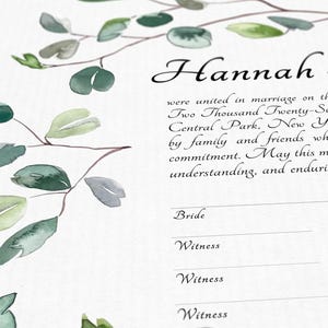 Op de afbeelding: Een wit huwelijkscertificaat met een aquarel eucalyptusbladrand in groentinten. De tekst bevat de naam Hannah, de locatie Central Park, New York, en lijnen voor handtekeningen met de labels Bride, Witness, Witness en Witness.