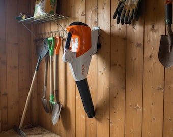 Souffleur de feuilles STIHL BGA 250 à fixation murale, rangement pour garage, abri de jardin ou atelier