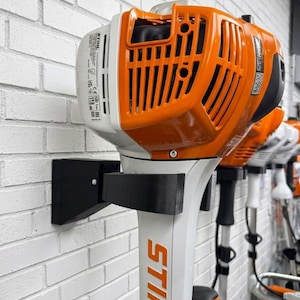 Wandhalterung für große und schwere Stihl FSA/FS Freischneider und Fadentrimmer – individuell 3D-gedruckt