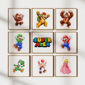 Könnte beinhalten: Neun gerahmte Aquarelldrucke mit Charakteren aus der Super Mario-Videospielserie. Zu den Charakteren gehören Mario, Luigi, Yoshi, Prinzessin Peach und andere. Der zentrale Druck zeigt "SUPER ALEX" in bunten Blockbuchstaben.