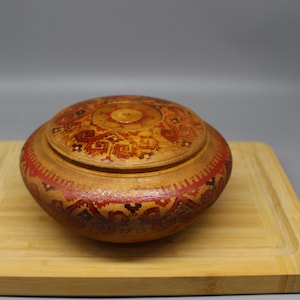Round Pyrographed Box. Hand-Pyrographed Box. Wooden Box for Personal Items. Vintage Wooden Box. Hand  Painted Box. Rustic Decor.