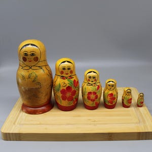 Russian Matryoshka Dolls. Set of 6 Russian Matryoshka Dolls. Russian Wooden Figures. Wooden Dolls.