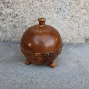 Hand-carved wooden jewelry box: Bulgarian Woodcarving
