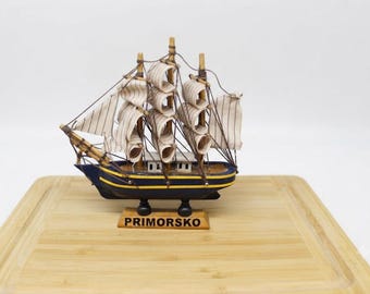 Maqueta de velero de madera hecha a mano: artesanía búlgara de la década de 1970