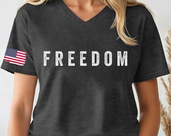Camiseta FREEDOM VNECK, Camiseta Freedom VNeck de Charlie Kirk, Camiseta Freedom USA Flag Vneck, Camiseta Patriótica, ana2261