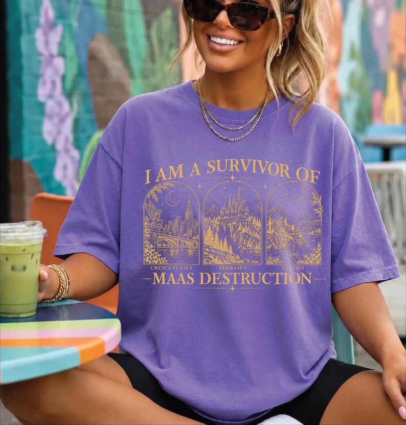 Comfort Colors Book Fandom Tshirt,Fantasy City Reader Shirt,Bookish Tee,Book Lover Gift Sweater,Christmas Gift,Fantasy Reader Tee,ana3175 immagine 3